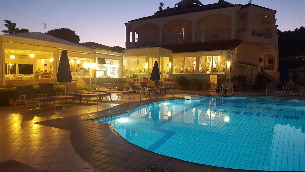 Panorama Hotel Koukounaries Buitenkant foto